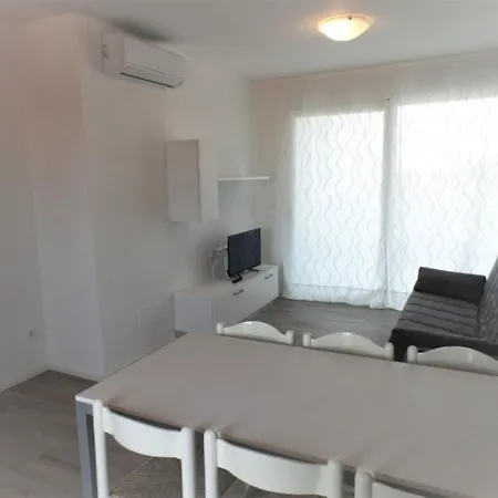 Διαμέρισμα Ideal Getaway Flat With Pool And Parking Μπιμπιόνε