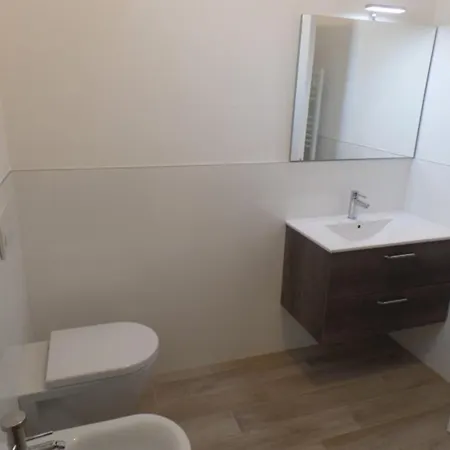 Ideal Getaway Flat With Pool And Parking Μπιμπιόνε