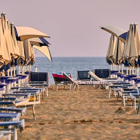Ideal Getaway Flat With Pool And Parking Μπιμπιόνε